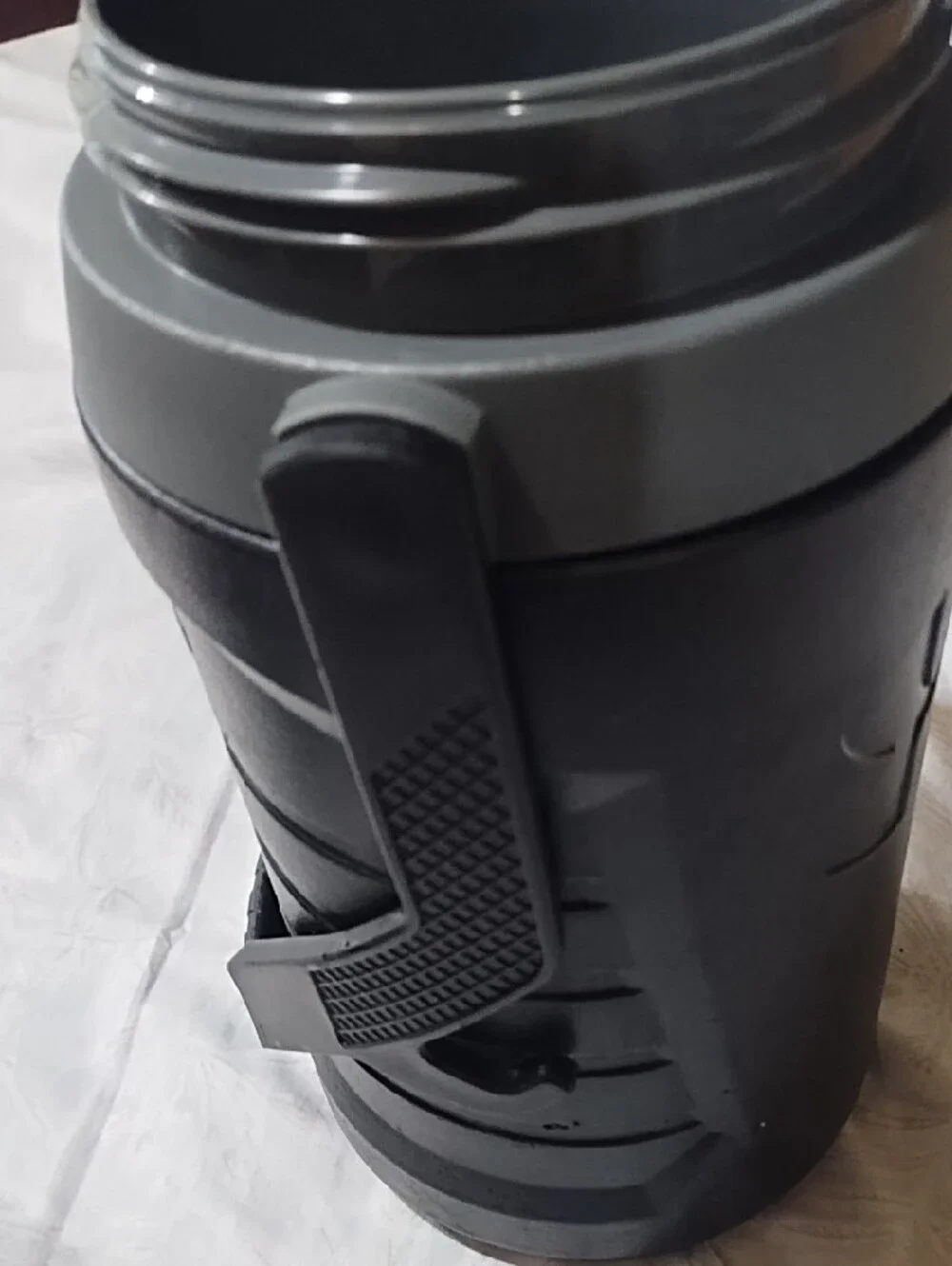 Under Armour Black and Gray Thermos In Great Condition 64 Oz.